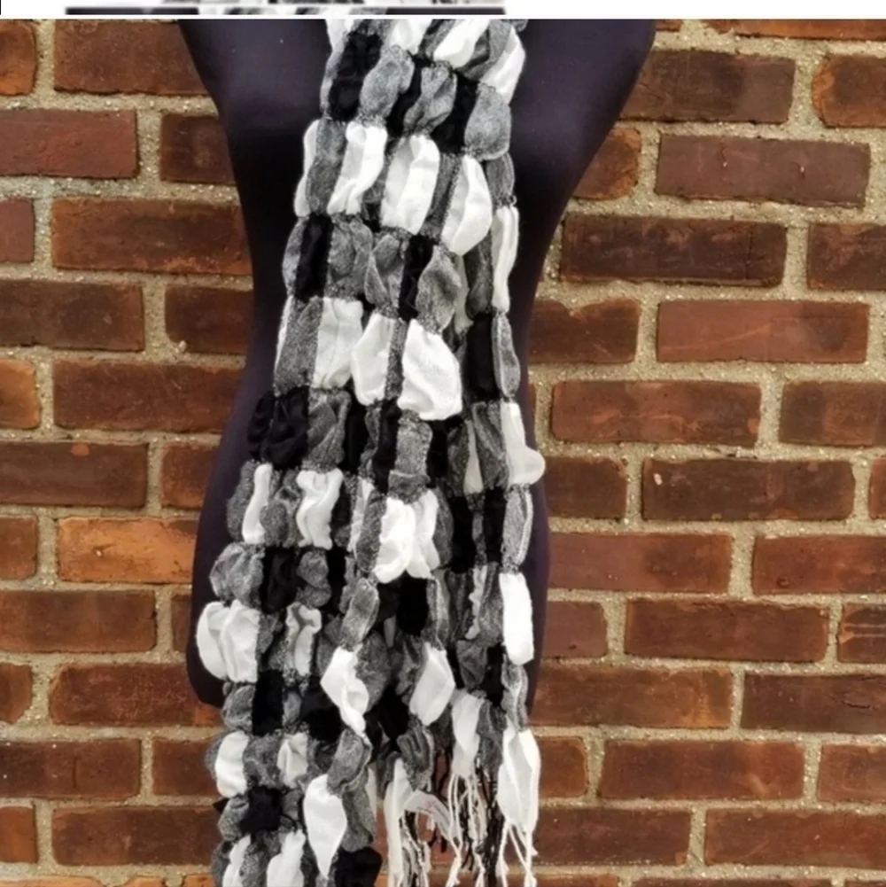 Black and White Ruched infinity‎ Scarf NEW
